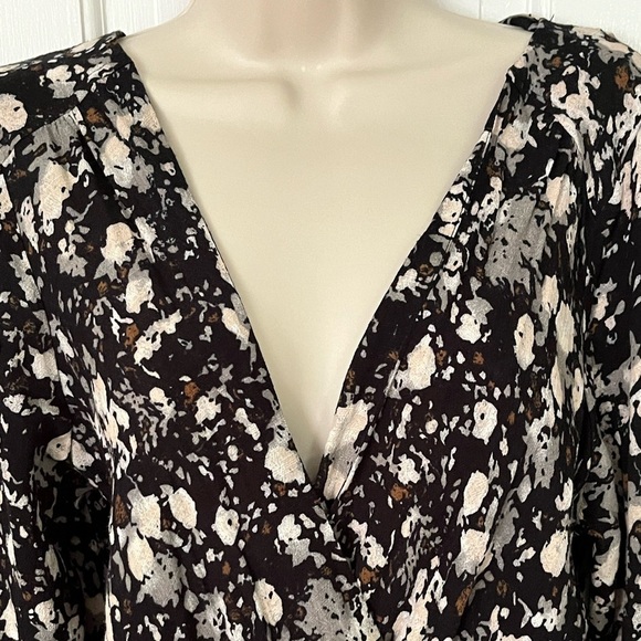 Free People All The Right Ruffles Wrap Floral Romper In Raven Combo Size L Boho - Picture 5 of 16